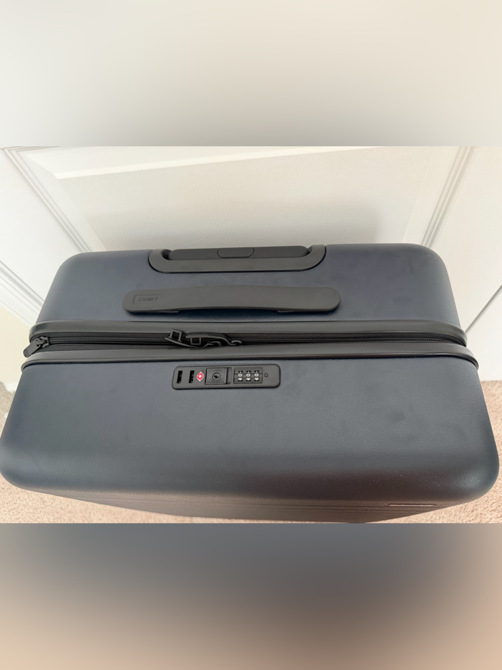 Brand New Away Travel The Medium Flex Check Bag in Navy Blue - Picture 6 of 10